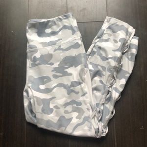 Camo leggings - M